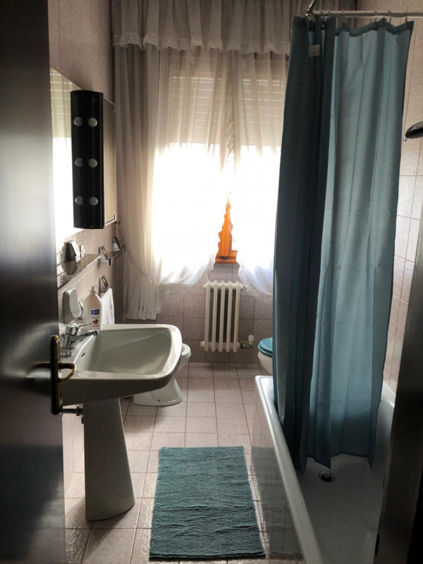 Sacra Famiglia affittasi a studenti/specializzandi referenziati signorile appartamento piano inte...