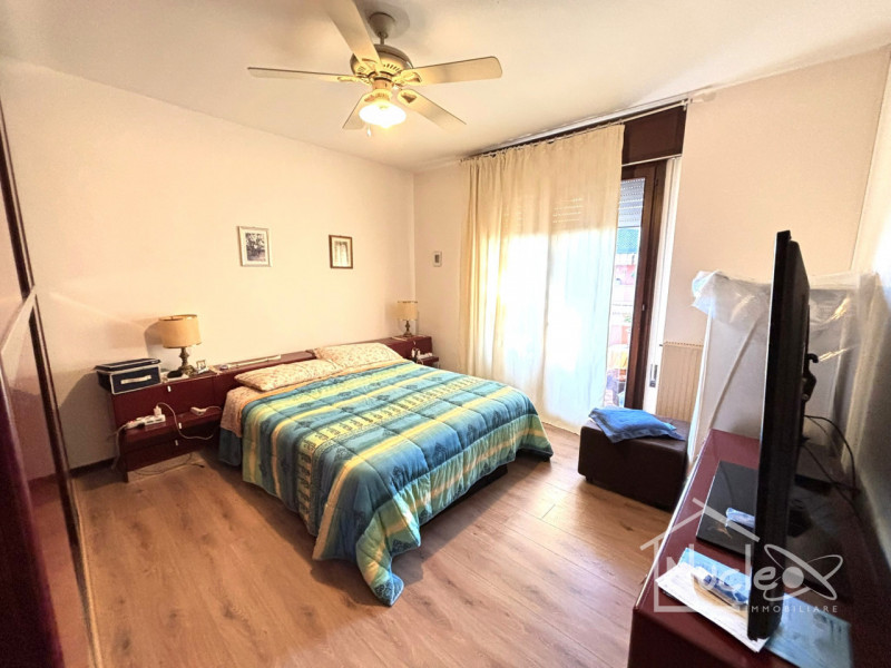 A pochi passi dal centro di Abano Terme, proponiamo in vendita un appartamento all'ultimo piano d...