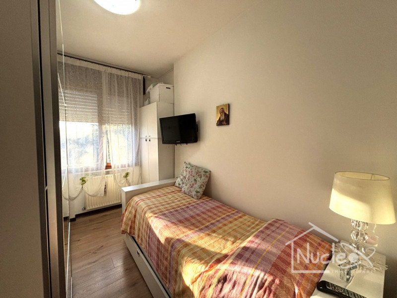 A pochi passi dal centro di Abano Terme, proponiamo in vendita un appartamento all'ultimo piano d...