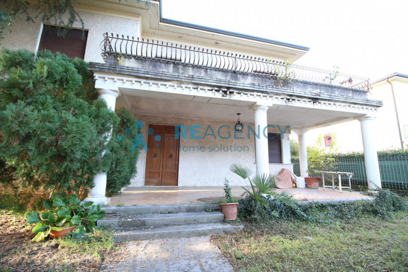 Thiene - zona centro - DA RISTRUTTURARE

Stai cercando una prestigiosa abitazione in zona central...