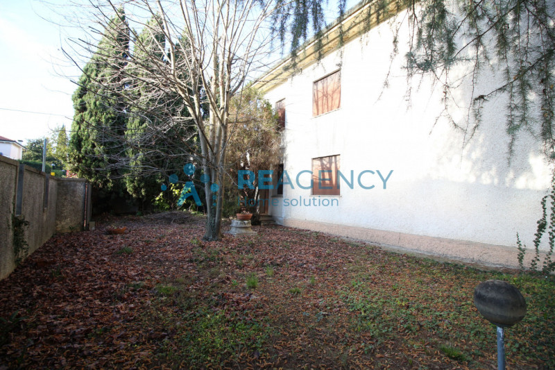 Thiene - zona centro - DA RISTRUTTURARE

Stai cercando una prestigiosa abitazione in zona central...