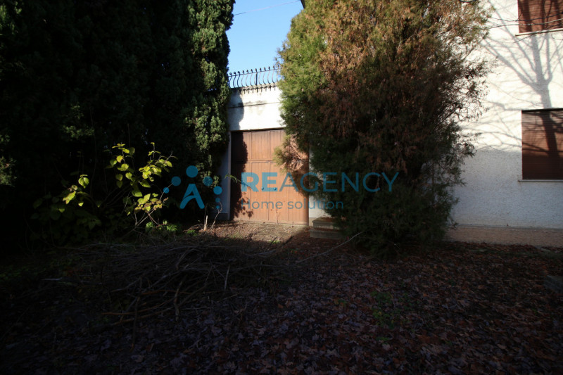 Thiene - zona centro

Stai cercando una prestigiosa abitazione in zona centralissima, ma immersa ...