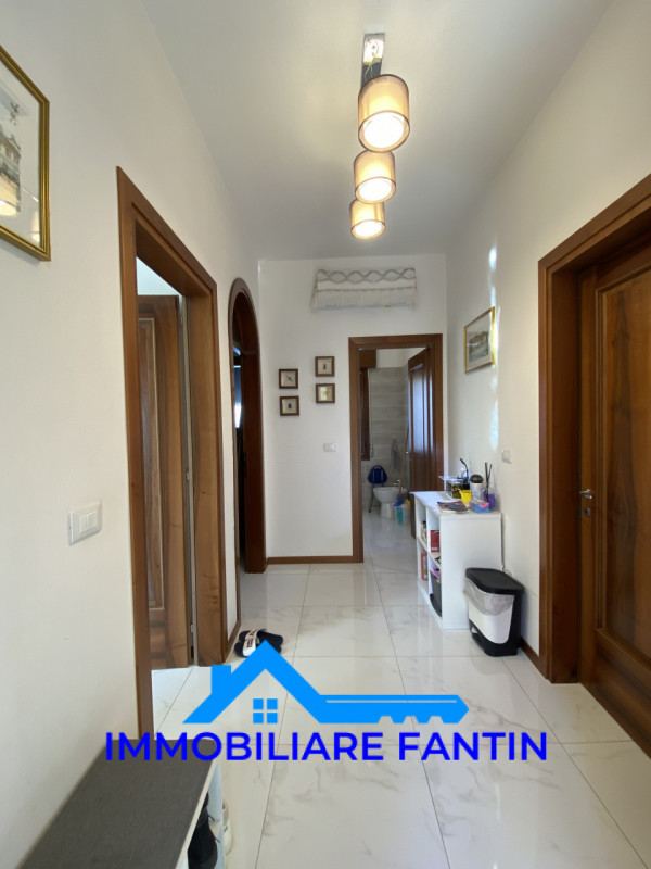 Rif RV7 Immobiliare Fantin, propone nel cuore del quartiere di San Zeno, villa singola completame...