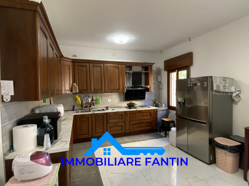 Rif RV7 Immobiliare Fantin, propone nel cuore del quartiere di San Zeno, villa singola completame...