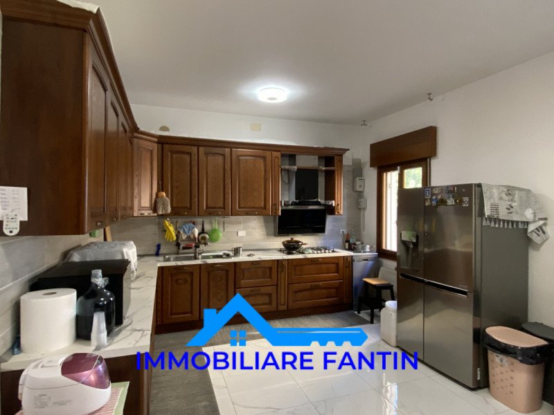 Rif RV7 Immobiliare Fantin, propone nel cuore del quartiere di San Zeno, villa singola completame...