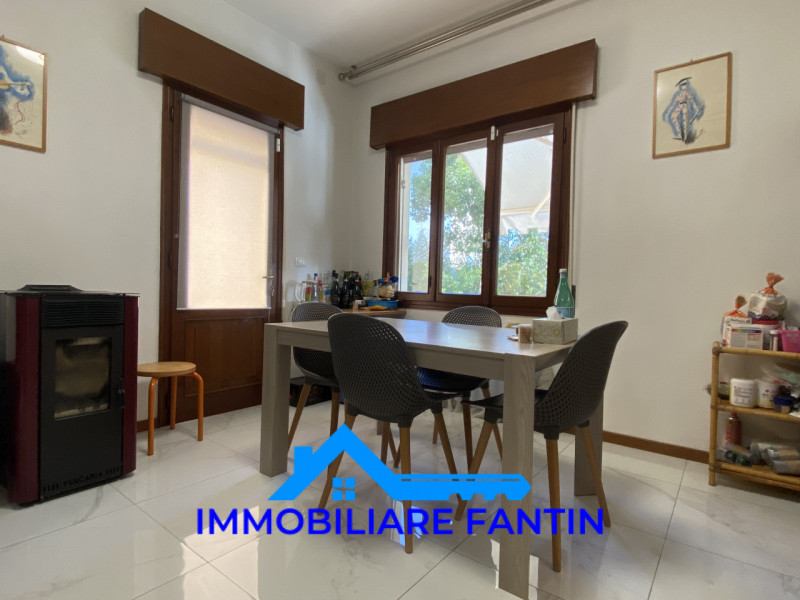 Rif RV7 Immobiliare Fantin, propone nel cuore del quartiere di San Zeno, villa singola completame...