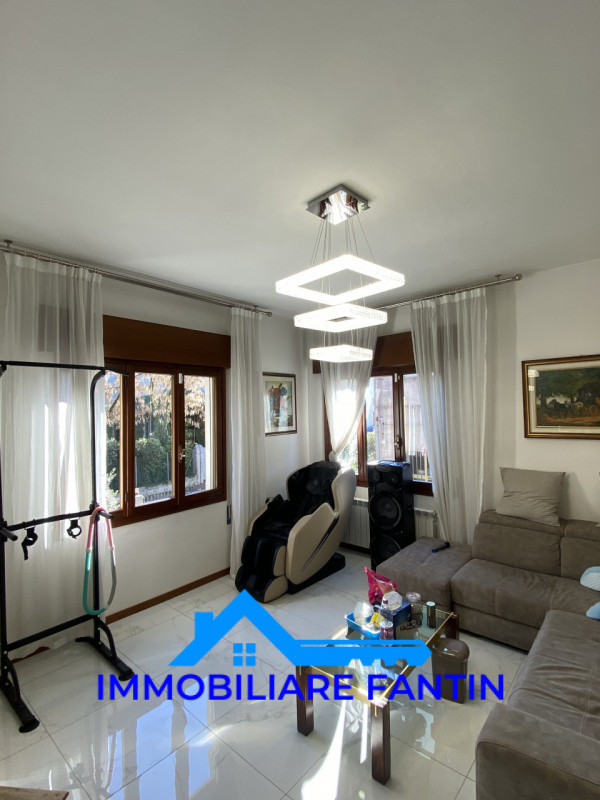 Rif RV7 Immobiliare Fantin, propone nel cuore del quartiere di San Zeno, villa singola completame...