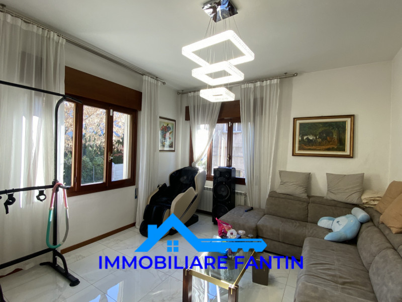 Rif RV7 Immobiliare Fantin, propone nel cuore del quartiere di San Zeno, villa singola completame...