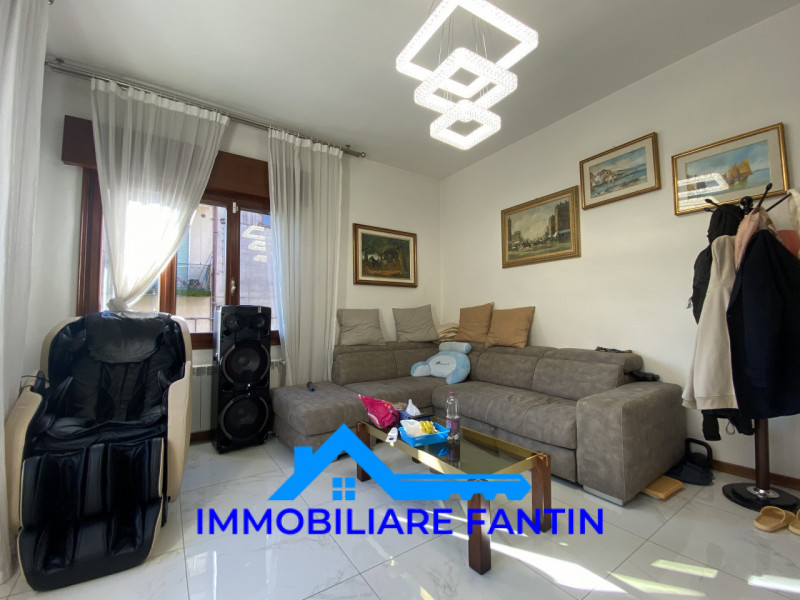 Rif RV7 Immobiliare Fantin, propone nel cuore del quartiere di San Zeno, villa singola completame...
