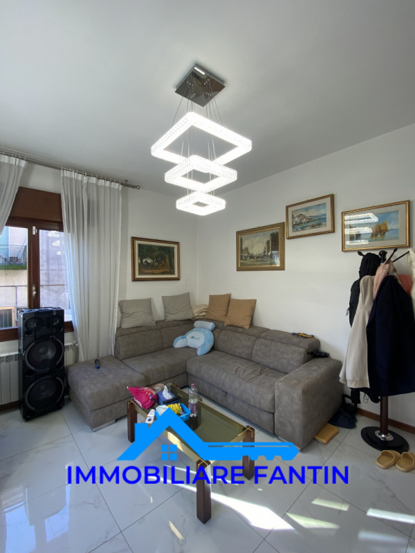 Rif RV7 Immobiliare Fantin, propone nel cuore del quartiere di San Zeno, villa singola completame...