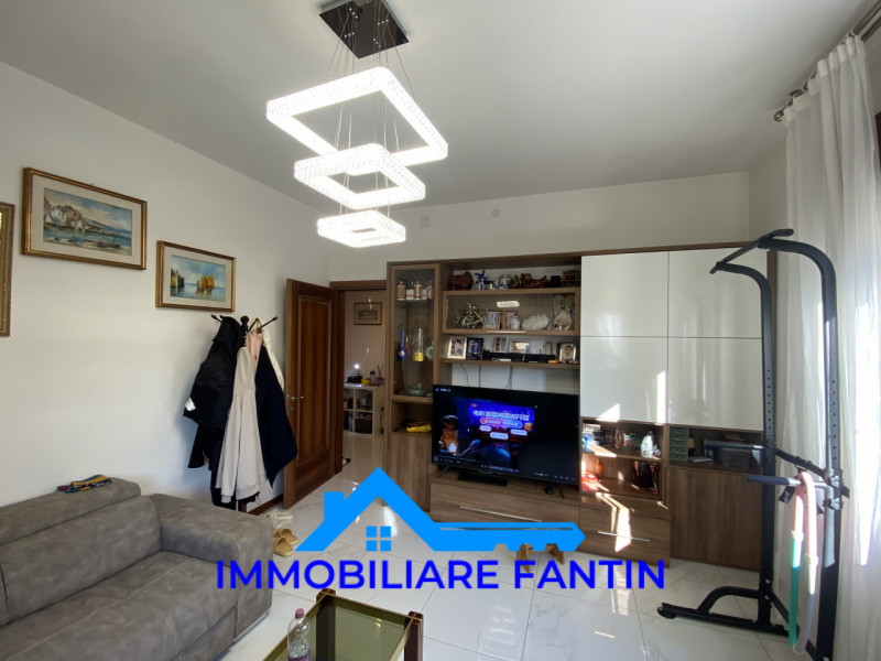 Rif RV7 Immobiliare Fantin, propone nel cuore del quartiere di San Zeno, villa singola completame...