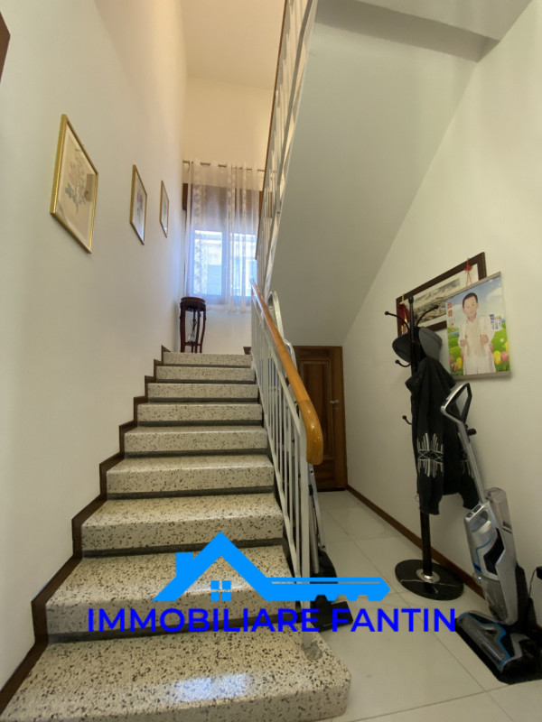 Rif RV7 Immobiliare Fantin, propone nel cuore del quartiere di San Zeno, villa singola completame...