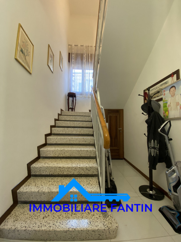 Rif RV7 Immobiliare Fantin, propone nel cuore del quartiere di San Zeno, villa singola completame...