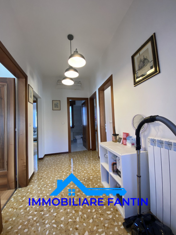 Rif RV7 Immobiliare Fantin, propone nel cuore del quartiere di San Zeno, villa singola completame...