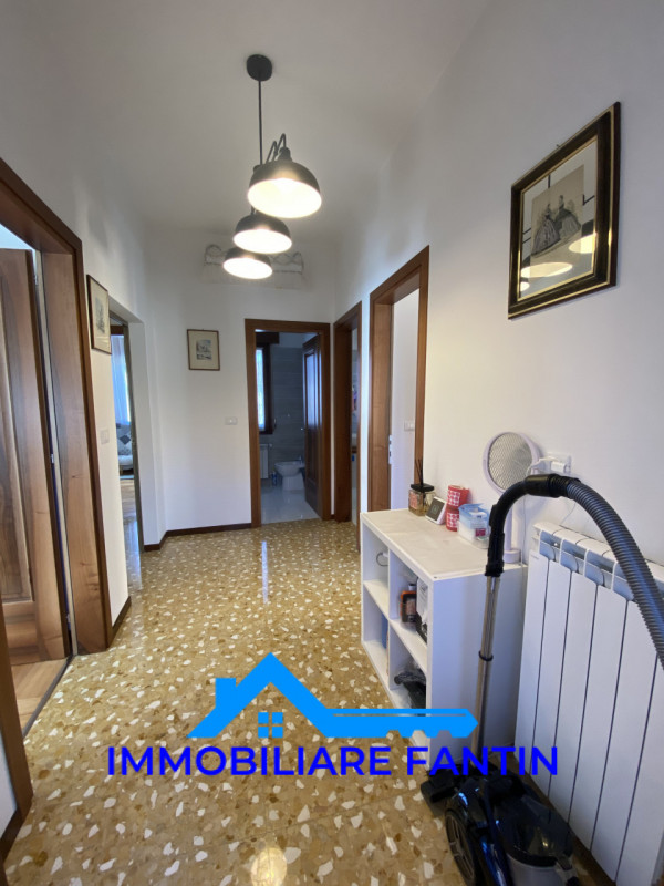 Rif RV7 Immobiliare Fantin, propone nel cuore del quartiere di San Zeno, villa singola completame...