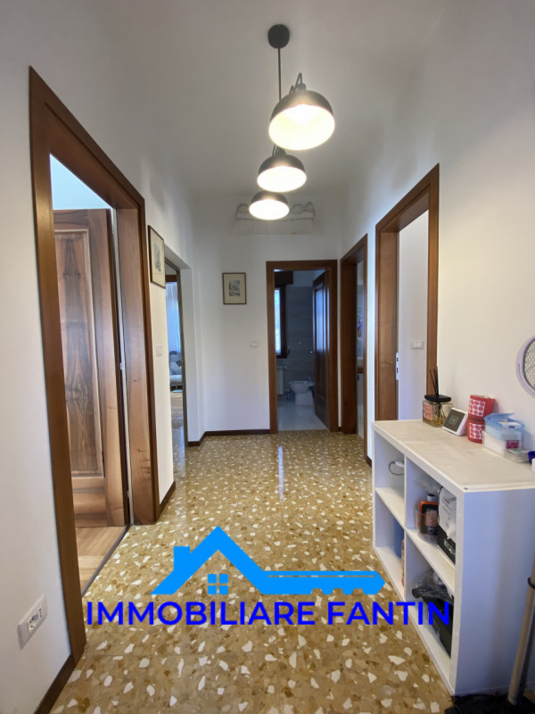 Rif RV7 Immobiliare Fantin, propone nel cuore del quartiere di San Zeno, villa singola completame...