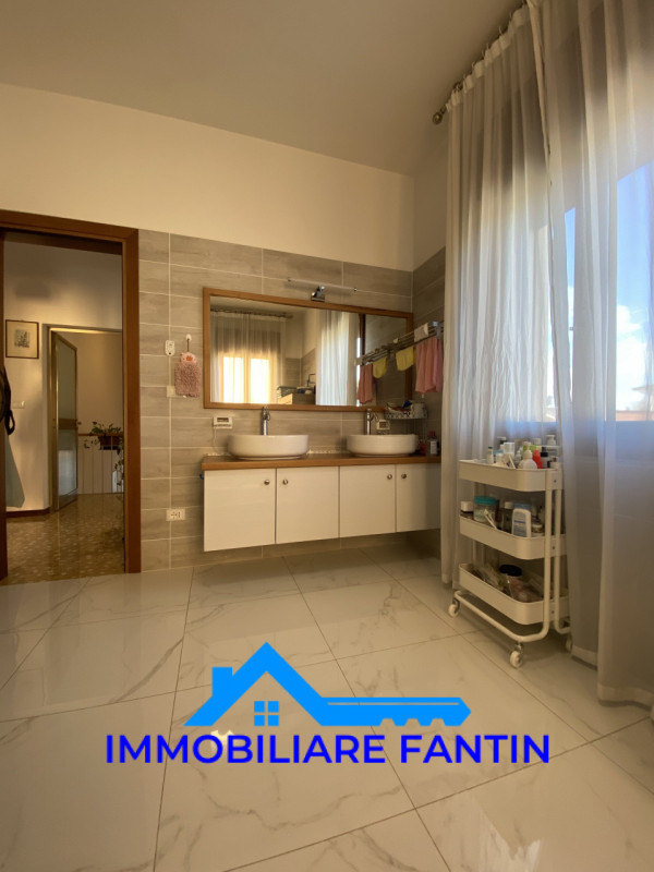 Rif RV7 Immobiliare Fantin, propone nel cuore del quartiere di San Zeno, villa singola completame...