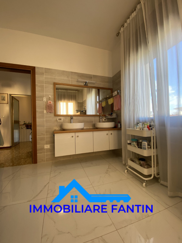 Rif RV7 Immobiliare Fantin, propone nel cuore del quartiere di San Zeno, villa singola completame...