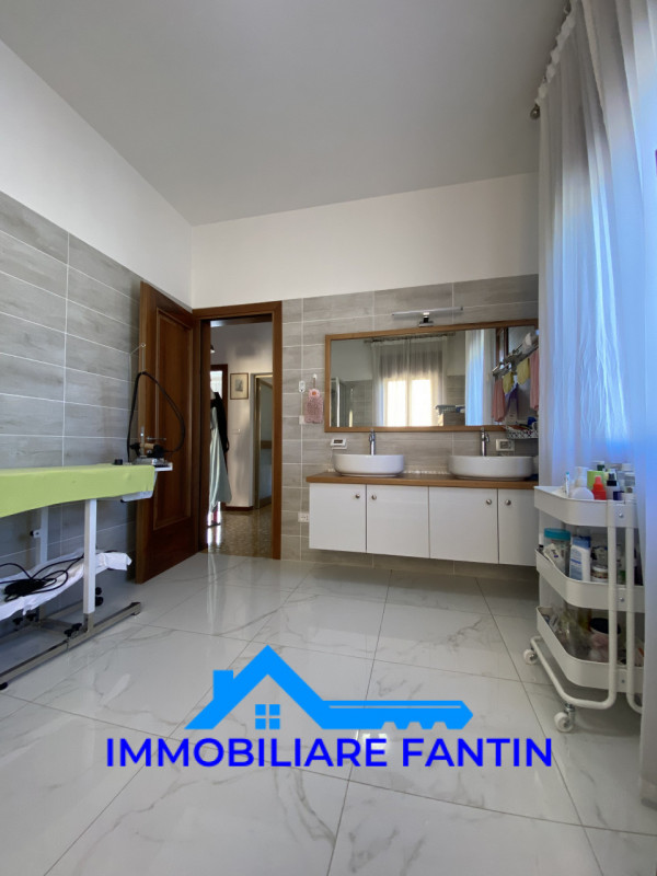 Rif RV7 Immobiliare Fantin, propone nel cuore del quartiere di San Zeno, villa singola completame...