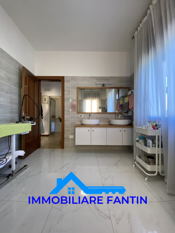 Rif RV7 Immobiliare Fantin, propone nel cuore del quartiere di San Zeno, villa singola completame...