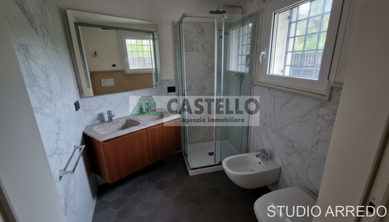 CASA SINGOLA DI PREGIO ACCOSTATA DA UN LATO, FINITURE ECCELLENTI IN ZONA SAN CARLO / ARCELLA

In ...