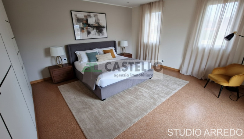 CASA SINGOLA DI PREGIO ACCOSTATA DA UN LATO, FINITURE ECCELLENTI IN ZONA SAN CARLO / ARCELLA

In ...