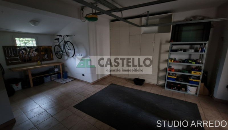 CASA SINGOLA DI PREGIO ACCOSTATA DA UN LATO, FINITURE ECCELLENTI IN ZONA SAN CARLO / ARCELLA

In ...