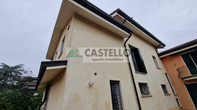 CASA SINGOLA DI PREGIO ACCOSTATA DA UN LATO, FINITURE ECCELLENTI IN ZONA SAN CARLO / ARCELLA

In ...