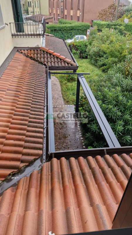 CASA SINGOLA DI PREGIO ACCOSTATA DA UN LATO, FINITURE ECCELLENTI IN ZONA SAN CARLO / ARCELLA

In ...