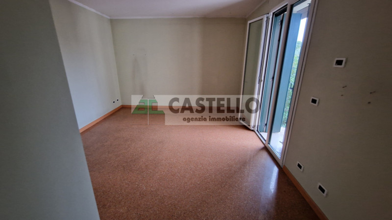 CASA SINGOLA DI PREGIO ACCOSTATA DA UN LATO, FINITURE ECCELLENTI IN ZONA SAN CARLO / ARCELLA

In ...