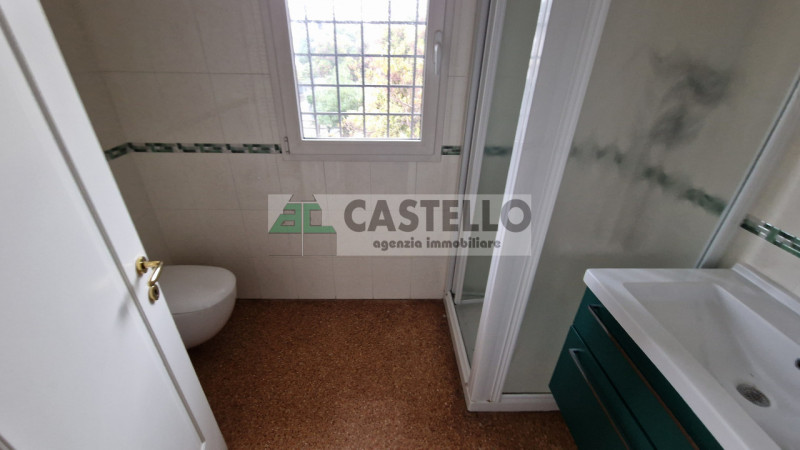 CASA SINGOLA DI PREGIO ACCOSTATA DA UN LATO, FINITURE ECCELLENTI IN ZONA SAN CARLO / ARCELLA

In ...