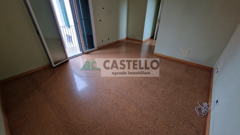 CASA SINGOLA DI PREGIO ACCOSTATA DA UN LATO, FINITURE ECCELLENTI IN ZONA SAN CARLO / ARCELLA

In ...