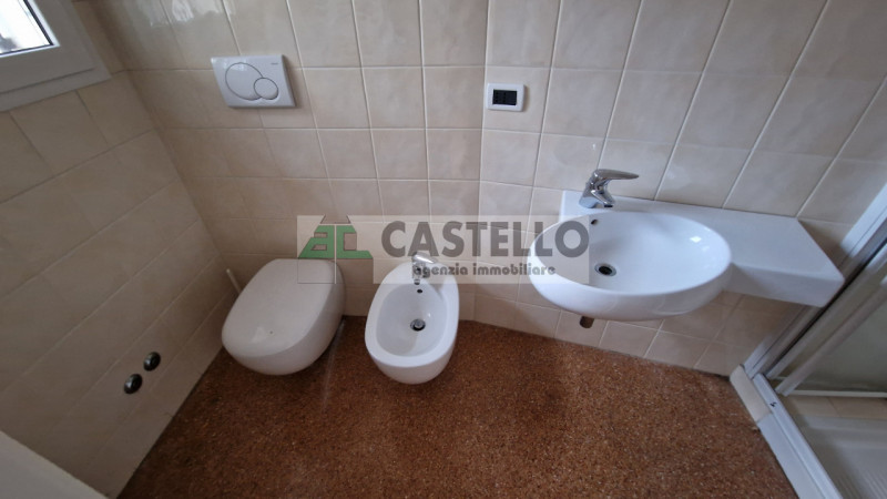 CASA SINGOLA DI PREGIO ACCOSTATA DA UN LATO, FINITURE ECCELLENTI IN ZONA SAN CARLO / ARCELLA

In ...