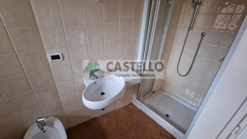 CASA SINGOLA DI PREGIO ACCOSTATA DA UN LATO, FINITURE ECCELLENTI IN ZONA SAN CARLO / ARCELLA

In ...