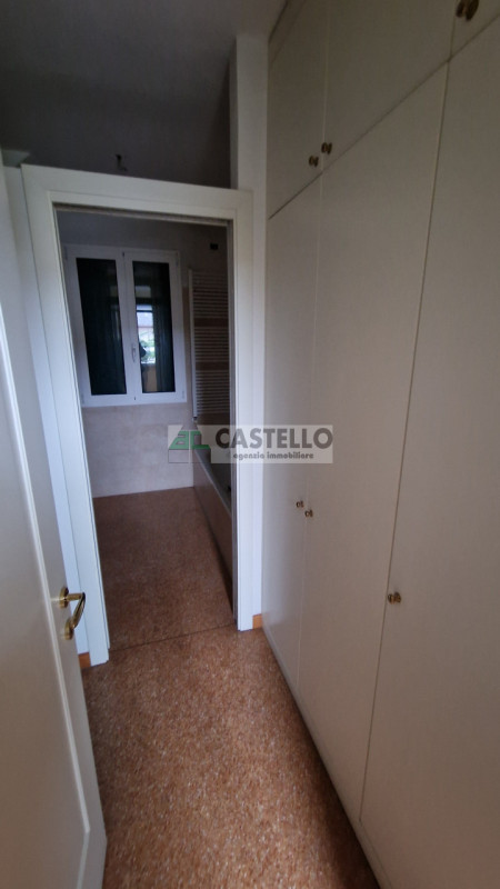 CASA SINGOLA DI PREGIO ACCOSTATA DA UN LATO, FINITURE ECCELLENTI IN ZONA SAN CARLO / ARCELLA

In ...