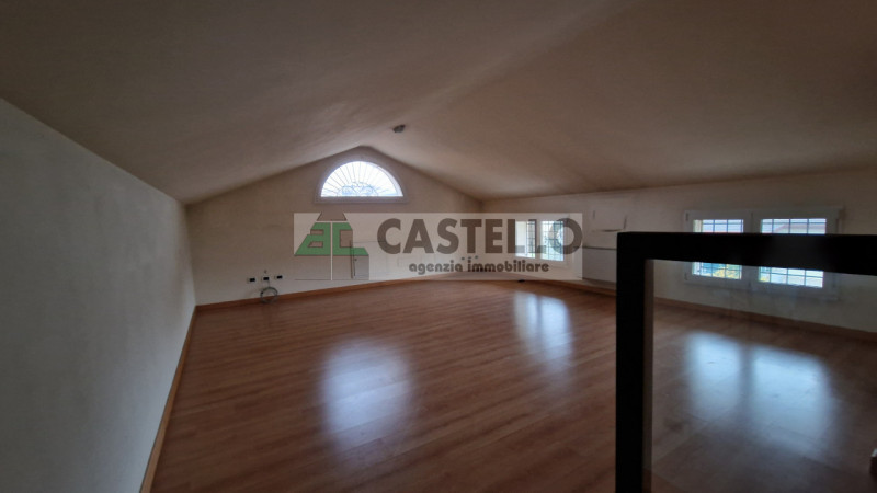 CASA SINGOLA DI PREGIO ACCOSTATA DA UN LATO, FINITURE ECCELLENTI IN ZONA SAN CARLO / ARCELLA

In ...