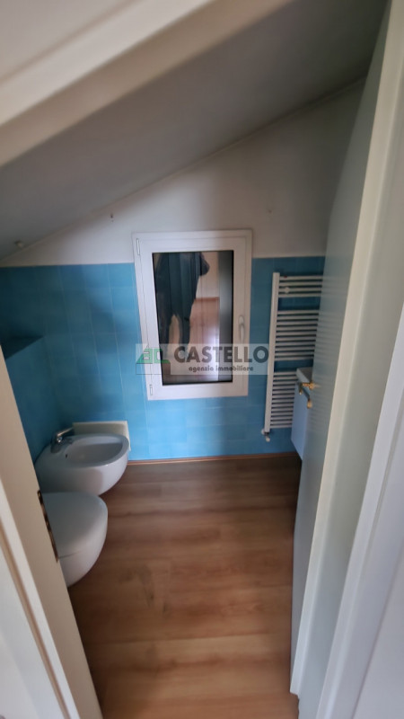 CASA SINGOLA DI PREGIO ACCOSTATA DA UN LATO, FINITURE ECCELLENTI IN ZONA SAN CARLO / ARCELLA

In ...