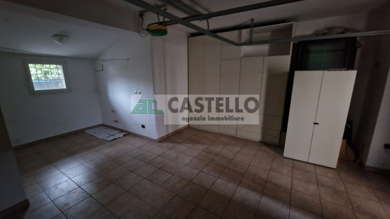 CASA SINGOLA DI PREGIO ACCOSTATA DA UN LATO, FINITURE ECCELLENTI IN ZONA SAN CARLO / ARCELLA

In ...