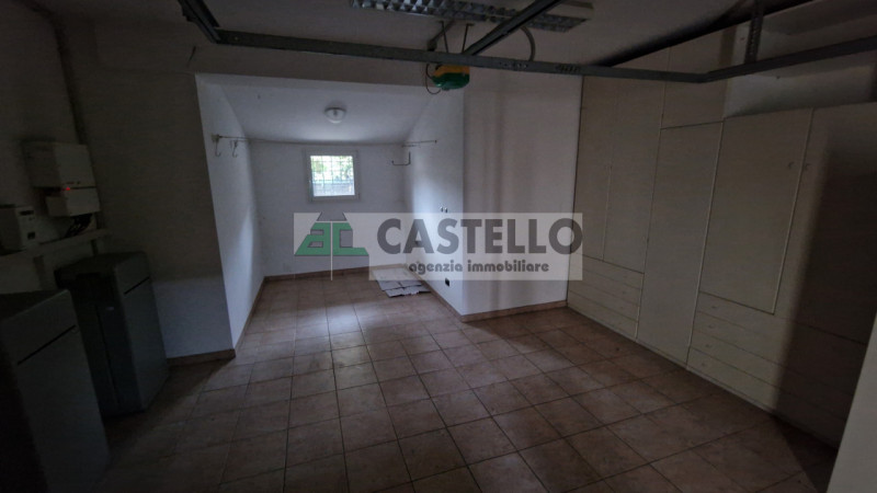 CASA SINGOLA DI PREGIO ACCOSTATA DA UN LATO, FINITURE ECCELLENTI IN ZONA SAN CARLO / ARCELLA

In ...