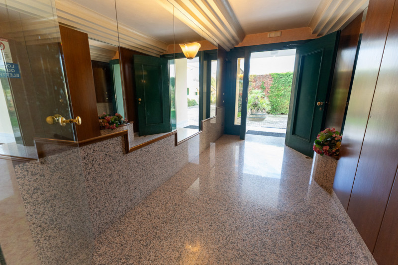 Nel cuore di Legnaro, nella zona centrale comoda a tutti i servizi principali, proponiamo in vend...