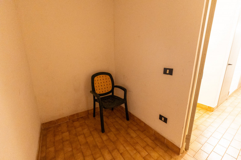 Nel cuore di Legnaro, nella zona centrale comoda a tutti i servizi principali, proponiamo in vend...