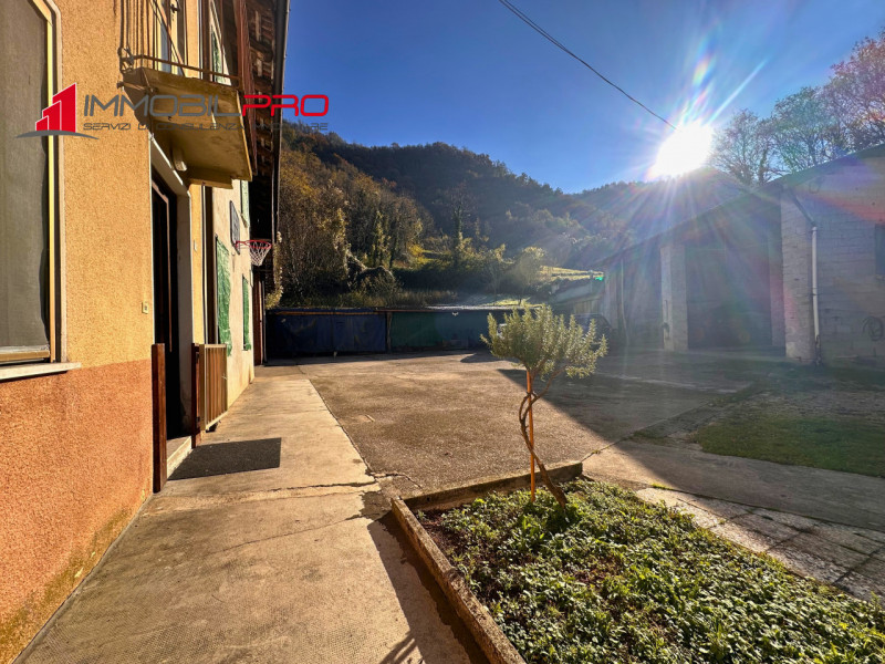 Un’antica dimora dal fascino autentico, immersa nel silenzio e nella natura.
Questa proprietà è c...