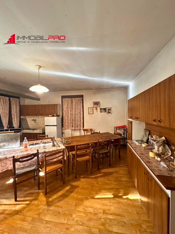 Un’antica dimora dal fascino autentico, immersa nel silenzio e nella natura.
Questa proprietà è c...