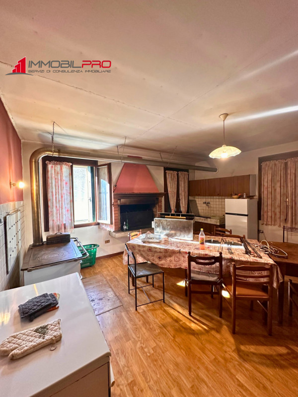 Un’antica dimora dal fascino autentico, immersa nel silenzio e nella natura.
Questa proprietà è c...