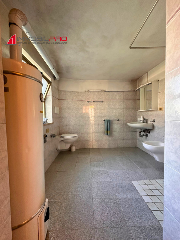 Un’antica dimora dal fascino autentico, immersa nel silenzio e nella natura.
Questa proprietà è c...