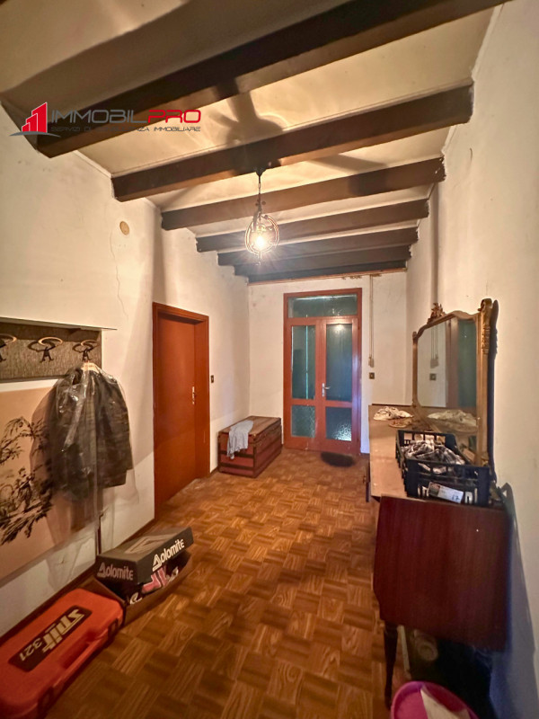 Un’antica dimora dal fascino autentico, immersa nel silenzio e nella natura.
Questa proprietà è c...