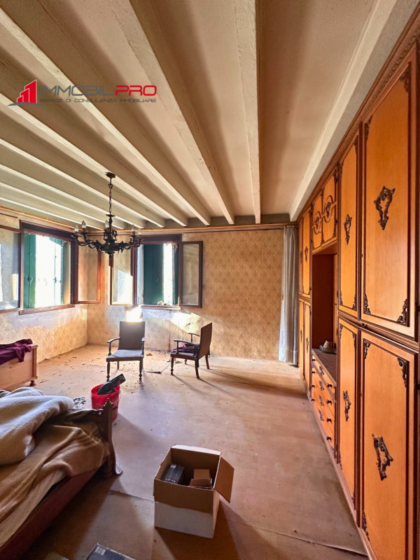 Un’antica dimora dal fascino autentico, immersa nel silenzio e nella natura.
Questa proprietà è c...