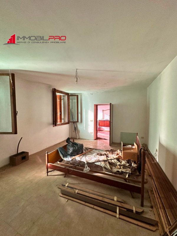 Un’antica dimora dal fascino autentico, immersa nel silenzio e nella natura.
Questa proprietà è c...