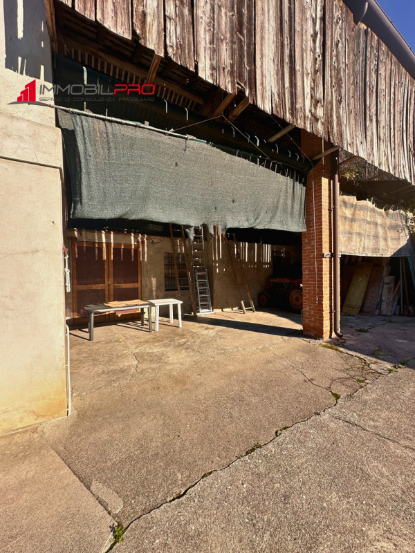 Un’antica dimora dal fascino autentico, immersa nel silenzio e nella natura.
Questa proprietà è c...