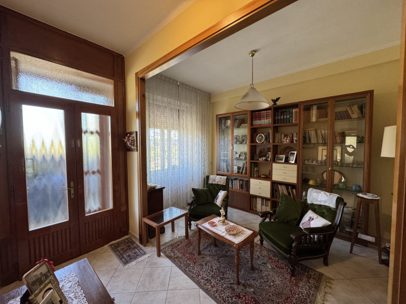 In località Almisano porzione di bifamiliare disposta su unico piano e composta da soggiorno, cuc...